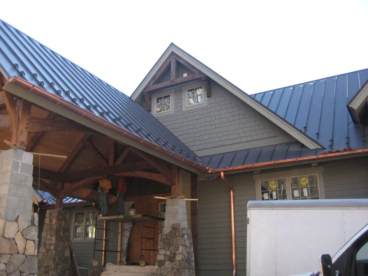 Craftsman Roofing team delivering quality roofing work in Manvel